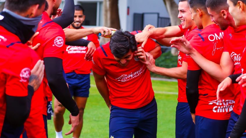 Macías: "Feliz de regresar a casa; con humildad, vengo a ganarme un puesto en Chivas"