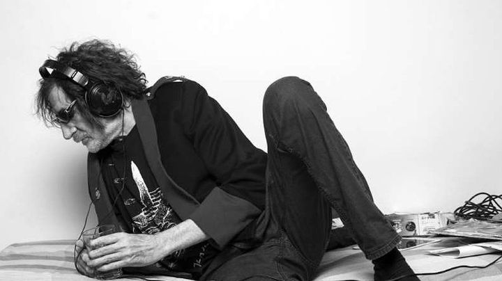 Conmoción en la música: Emblemático y querido cantante es hospitalizado tras sufrir accidente