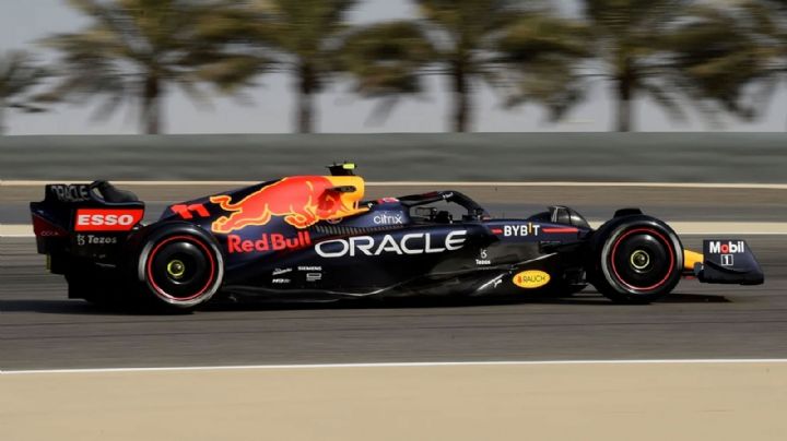 Buen día para 'Checo' en Bahréin, termina con el cuarto mejor tiempo y supera a Hamilton