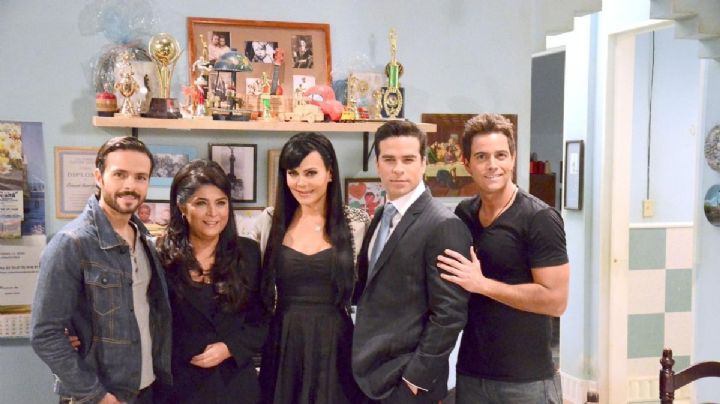 Maribel Guardia, Victoria Ruffo y África Zavala 'enloquecen' en el foro de 'Corona de Lágrimas'