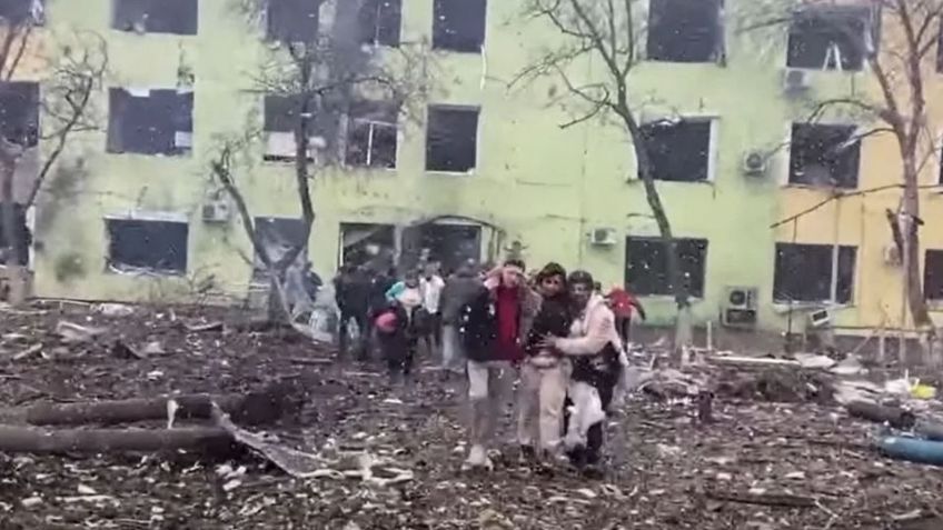 Rusia bombardea el centro de Mariupol; residentes huyen a una mezquita para salvar sus vidas