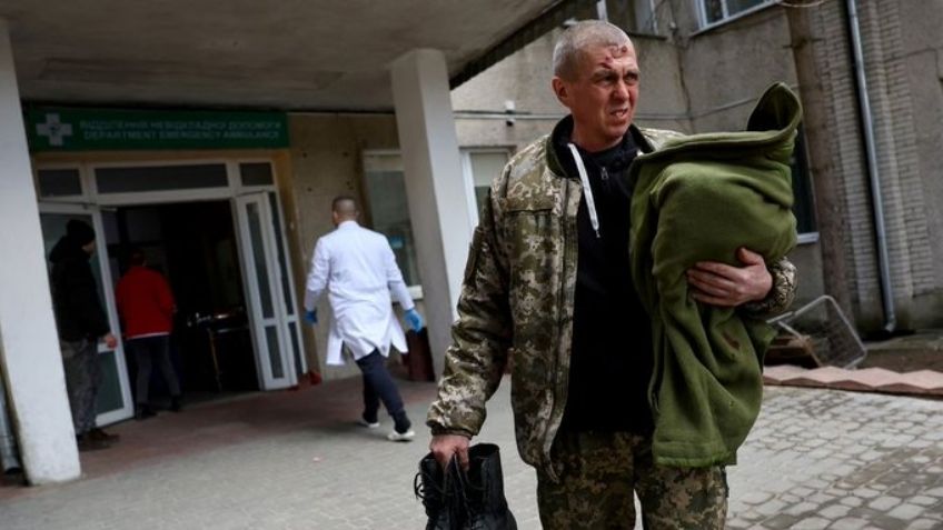 VIDEO: Rusia ataca base militar al oeste de Ucrania; hay 35 militares muertos