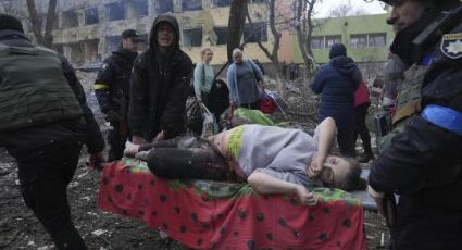 ¡Tragedia! Reportan muerte de una mujer embarazada tras bombardeo a hospital en Ucrania