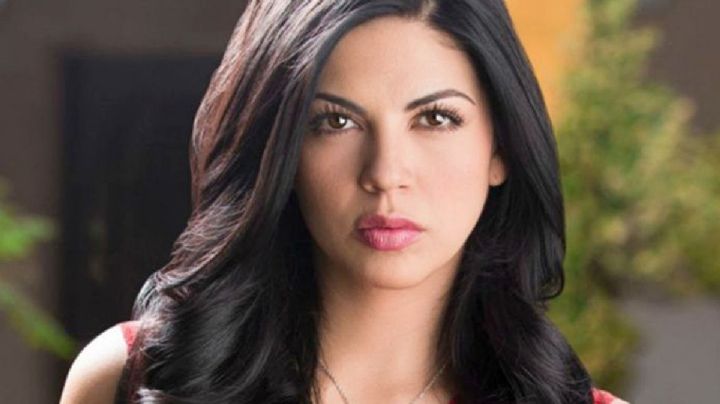 ¿No dejó nada a la imaginación? África Zavala incendia Televisa con ajustado y revelador vestido