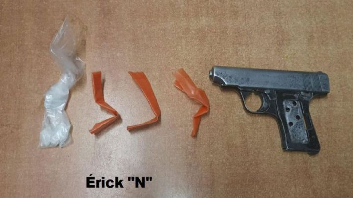 Armado y con droga, hombre se sube a un camión en Hermosillo; policías logran arrestarlo