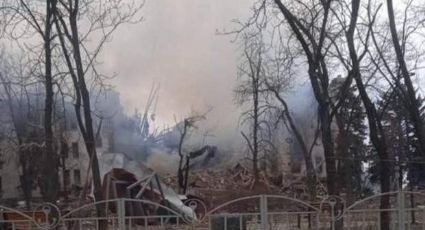 ¡Terrible! Tropas rusas atacan teatro de Mariúpol; servía como refugio de centenares de civiles