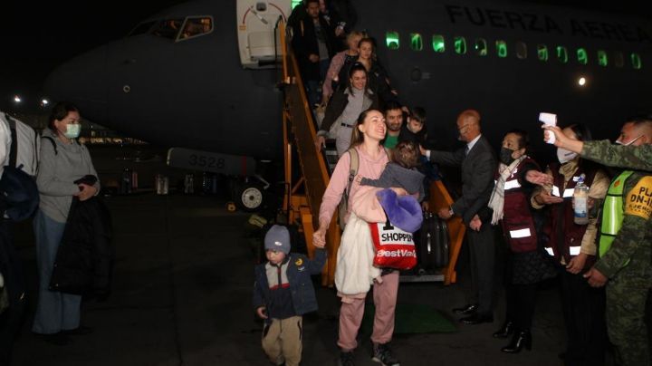 Vuelo de la FAM aterriza en CDMX; Gobierno de México celebra su llegada