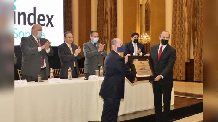 Alfonso Durazo le toma protesta al Consejo Directivo de Index Sonora 2022-2024