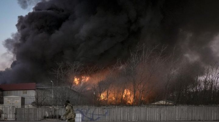 Bombardeos en Ucrania no cesan; Rusia ataca con submarinos Leópolis