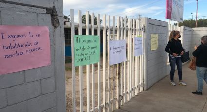 Padres de alumnos se manifiestan en escuela de Ciudad Obregón; exigen el regreso a las aulas
