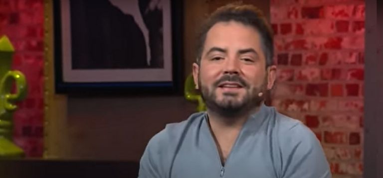 En la imagen, el hijo ce Eugenio Derbez, José Eduardo Derbez, con su cambio de look