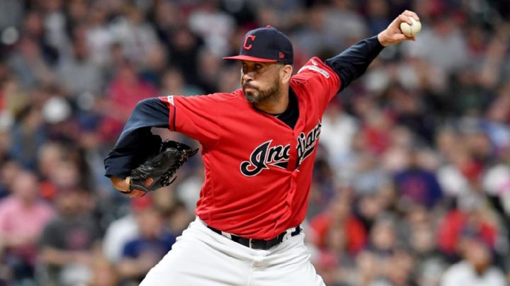 Que el retiro espere; Oliver Pérez buscará su regreso a las Grandes Ligas con Arizona