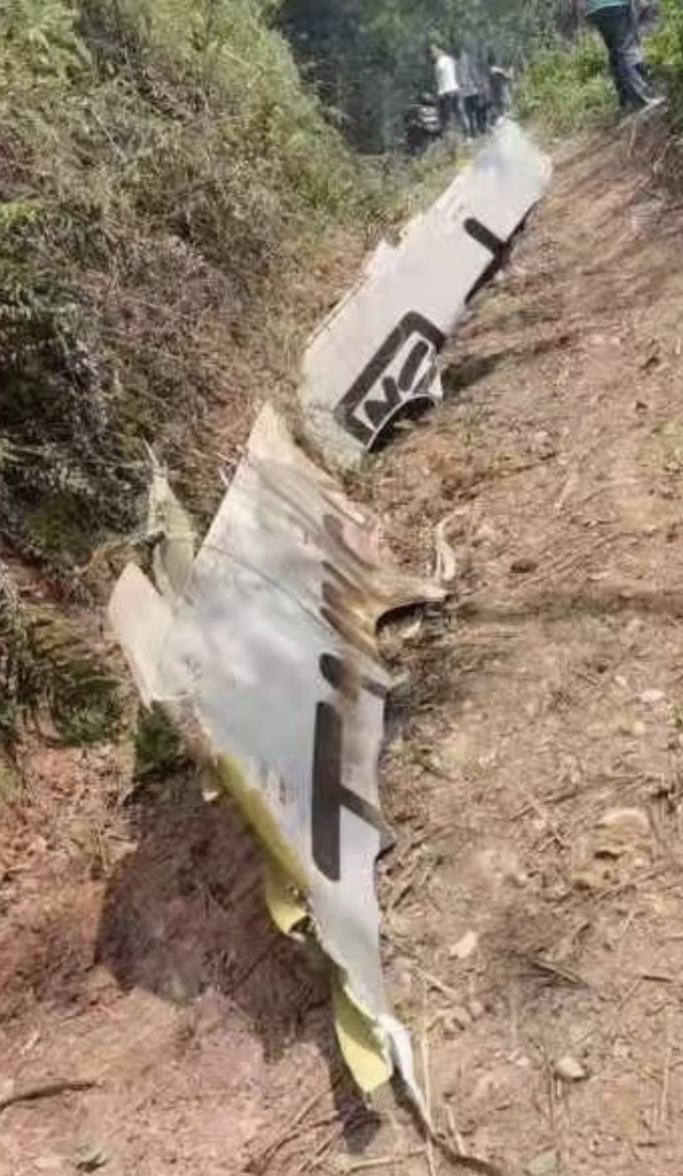 En la imagen, estragos de la colisión del avión de China