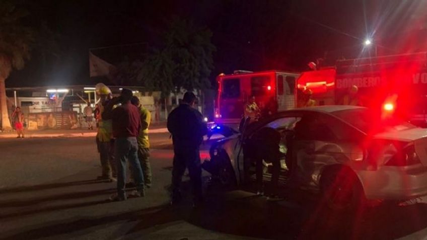 Por pasarse un alto, conductor provoca accidente que deja dos lesionados en Navojoa