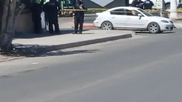 Cajeme: De 30 disparos de arma larga, sicarios asesinan a dos hombres que viajaban en un automóvil