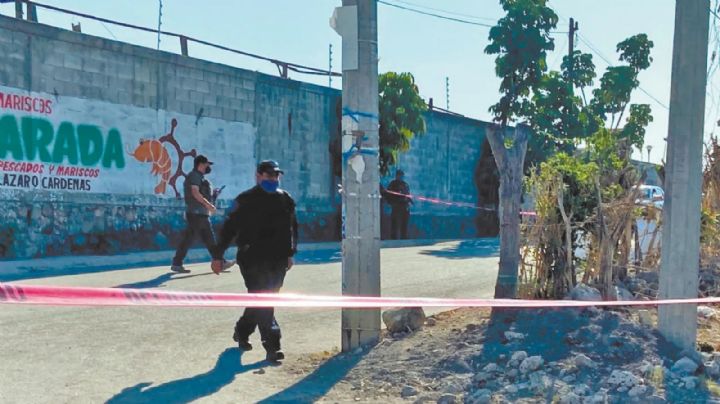 De cuatro balazos, sujetos armados terminan con la vida de un transeúnte