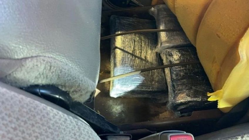 Agentes fronterizos decomisan armamento y droga escondida en vehículos en Nogales y San Luis