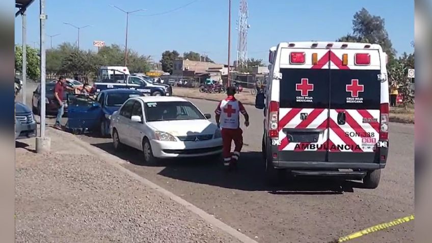 Joven es asesinado a balazos frente a lote de autos en Cajeme; hay una mujer lesionada