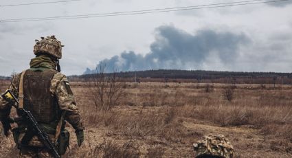 Fuerzas de Ucrania retoman suburbio en Kiev; las negociaciones con Rusia continúan
