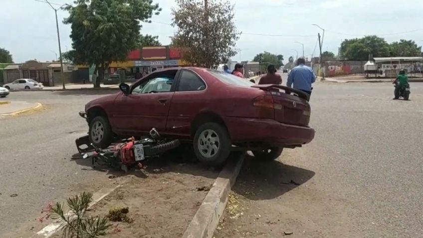 Falla mecánica provoca aparatoso accidente; reportan un motociclista herido en Cajeme