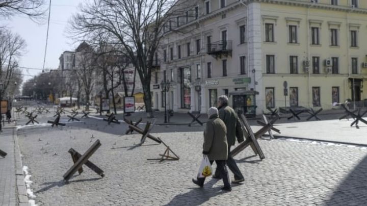 Ciudades de Ucrania vuelven a la cotidianidad; autoridades anuncian 3 corredores humanitarios