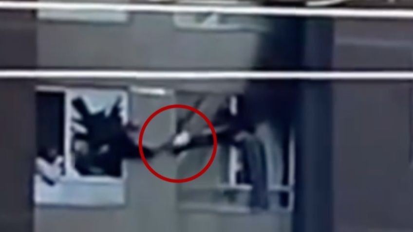 De infarto: Captan en VIDEO momento en que una mujer intenta salvar a su bebé de un incendio