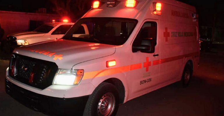 Ambulancia llega al sitio