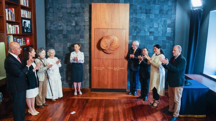 Restos de Octavio Paz llegan al memorial en su honor en San Ildefonso