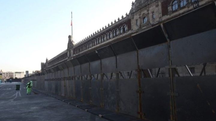 8M: CDMX se adelanta y 'blinda' con vallas el Zócalo; Palacio Nacional fue primero