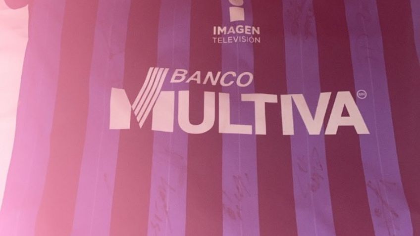 ¡Héroe! Niño regaló jersey autografiado a aficionada del Atlas para que pudiera escapar