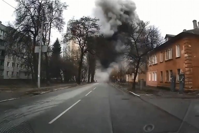 Desde el pasado 28 de febrero, iniciaron bombardeos en Ucrania, los cuales han provocado que civiles huyan