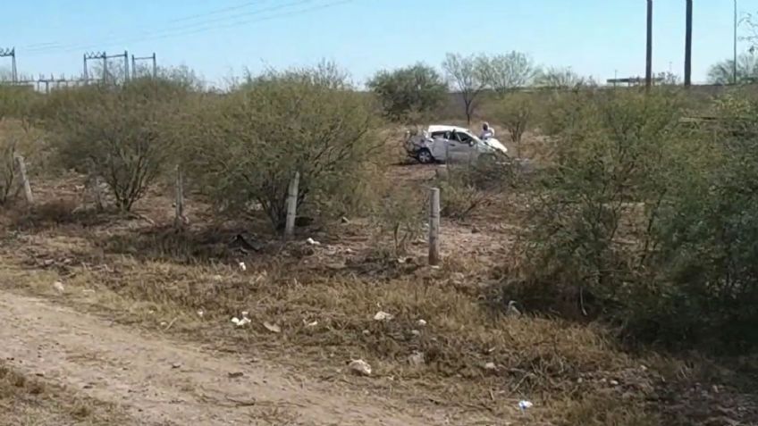 A metros del Aeropuerto de Ciudad Obregón, auto pierde el control y sale de carretera; hay un herido
