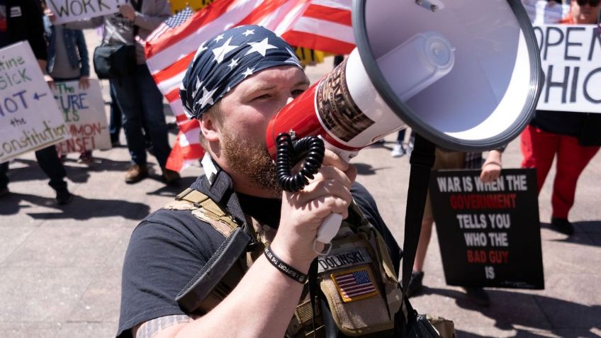 Se desatan protestas en EU por medidas de seguridad contra el Covid-19; imitan táctica de Canadá