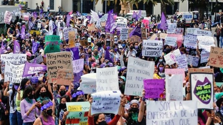 "El Palacio en llamas": Esto declaró AMLO sobre las marchas del 8M por el Día de la Mujer