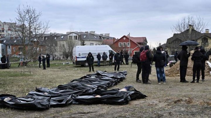 Terror en Kiev: Autoridades localizan más de mil 200 cuerpos; podría haber más en los alrededores
