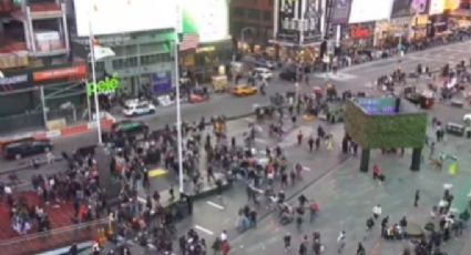 (VIDEOS) Pánico en Times Square: Se registra fuerte explosión en una alcantarilla