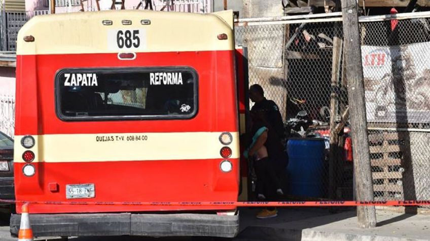 Terror en Tijuana: Sicarios ingresan a camión y asesinan a chofer; hay un menor y una mujer heridos