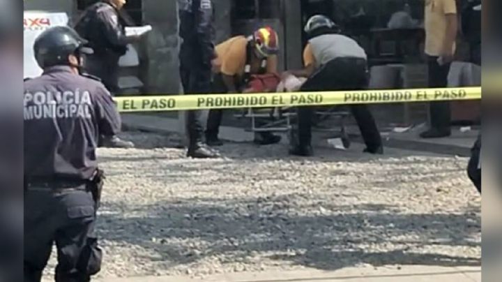 Solitario pistolero irrumpe en autolavado y asesina a un hombre; hay otros dos heridos