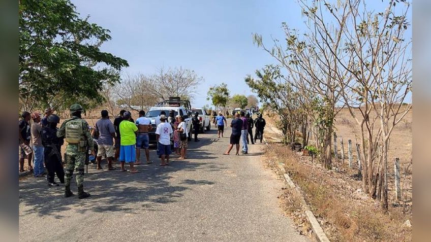 Al menos cinco cadáveres son localizados sin vida dentro de un taxi abandonado en Guerrero