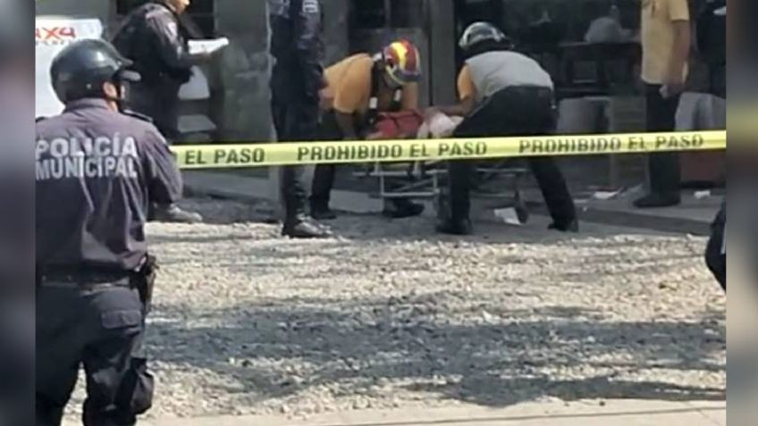 Solitario pistolero irrumpe en autolavado y asesina a un hombre; hay otros dos heridos
