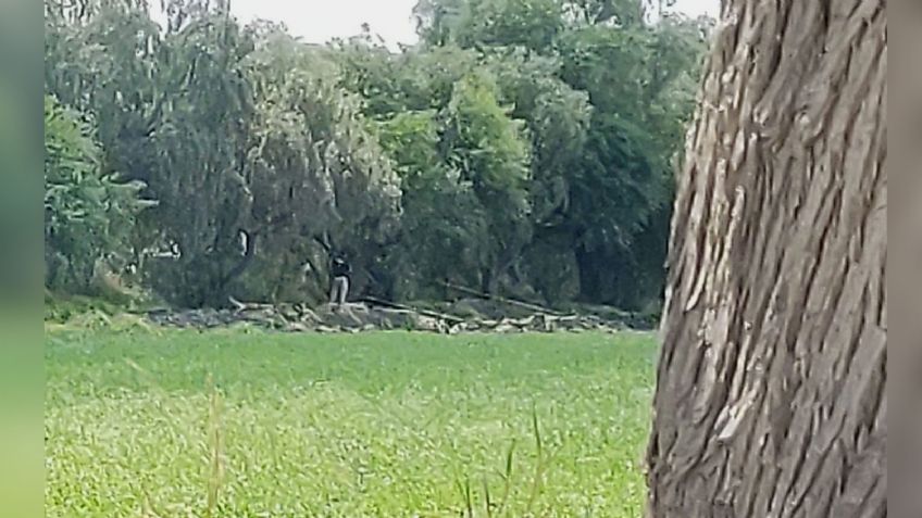 Autoridades encuentran cadáver embolsado a la orilla de un canal de riego