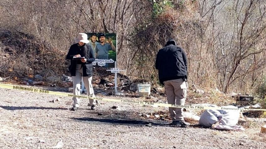 A la orilla de la carretera, desconocidos abandonan cadáver envuelto en un edredón