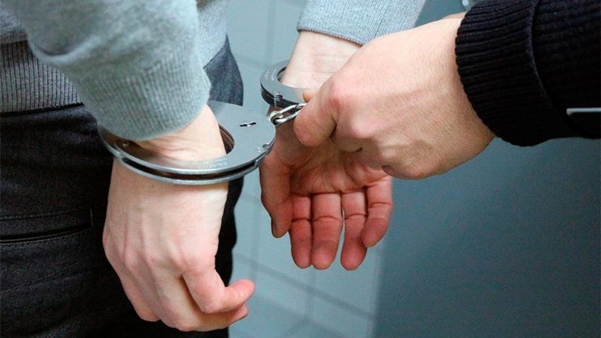 Detienen a un hombre en el metro; cortó la falda de una joven y abusó de ella