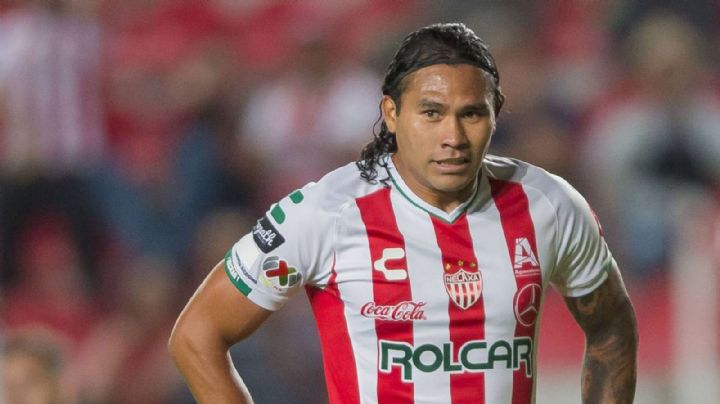 Otra polémica para el 'Gullit' Peña: Futbolista besa a aficionada que le pidió un saludo