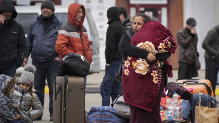 Refugiados ucranianos podrán vivir en EU hasta dos años con programa que iniciará el 25 de abril