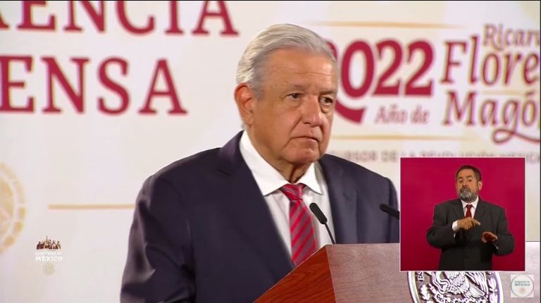 En la imagen, el presidente AMLO confirma la captura de un presunto líder narcotraficante colombiano