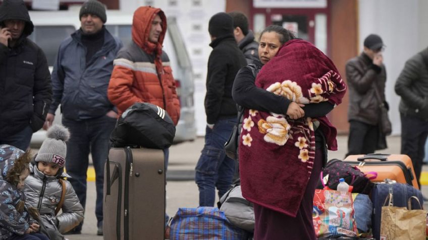 Refugiados ucranianos podrán vivir en EU hasta dos años con programa que iniciará el 25 de abril