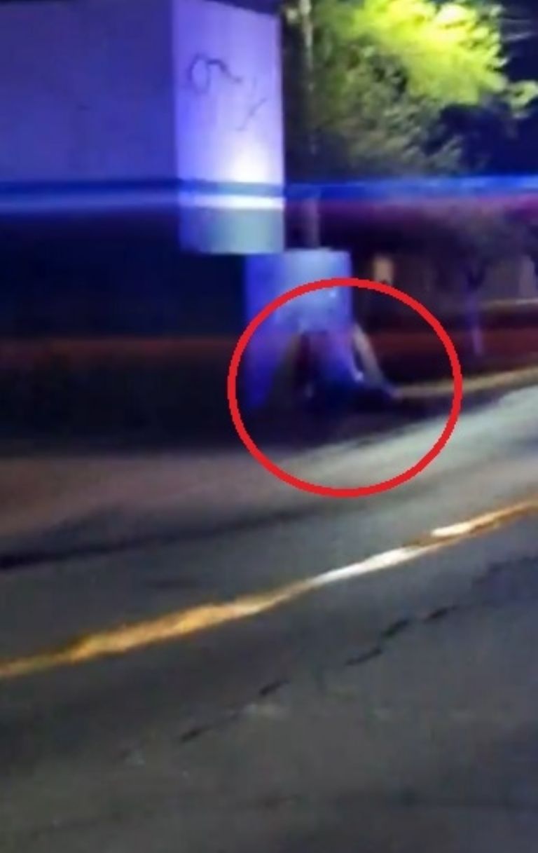 En la imagen, autoridades se movilizan tras hallazgo de cuerpo en la entrada de Providencia, Cajeme