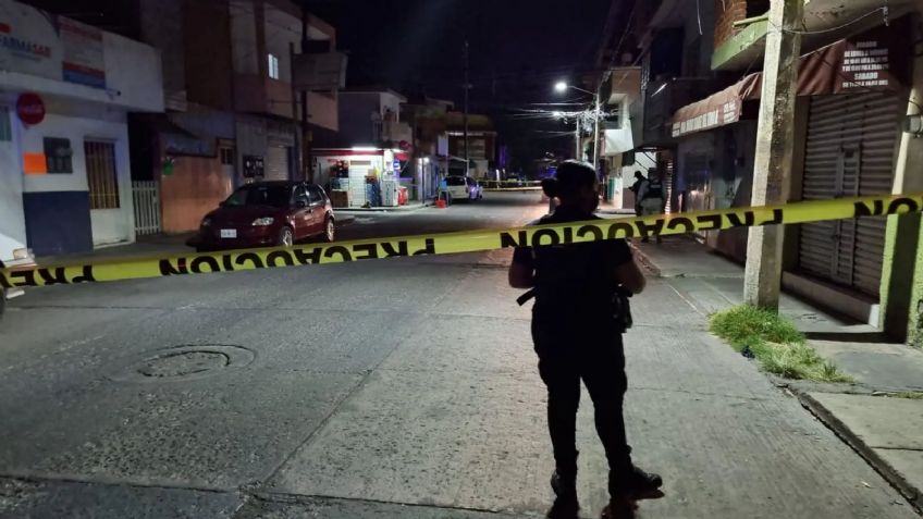 Sicarios asesinan a balazos a un hombre al interior de una tienda de abarrotes