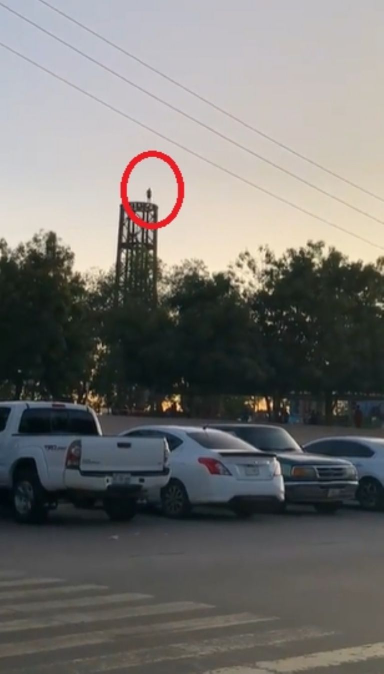 En la imagen, hombre intenta quitarse la vida en Ciudad Obregón.